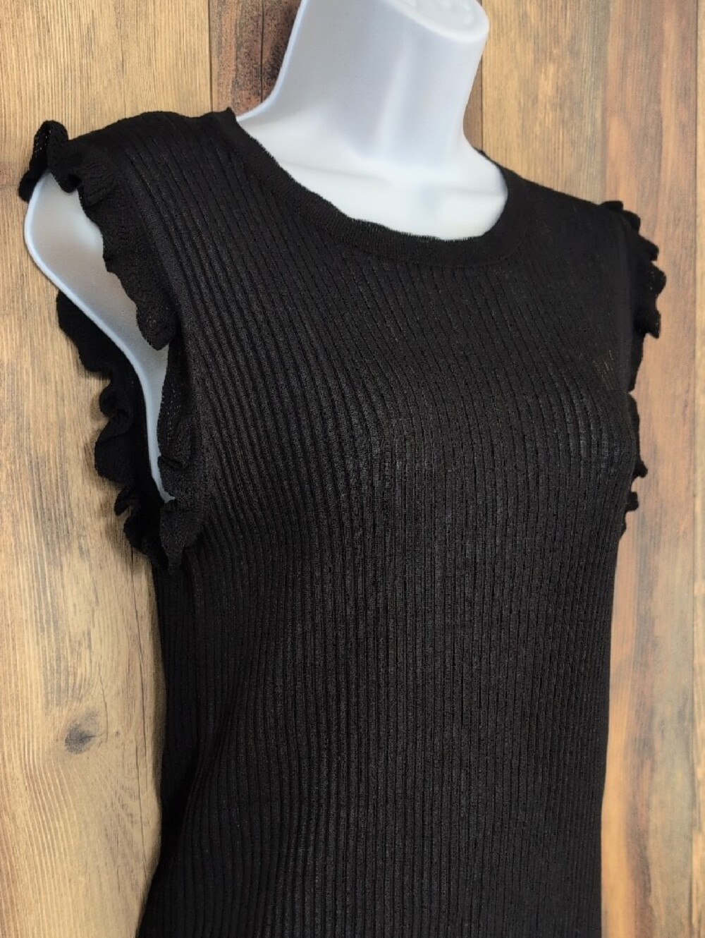 LA MIEL Black Ribbed Sleeveless Ruffle Knit Top M          Q281